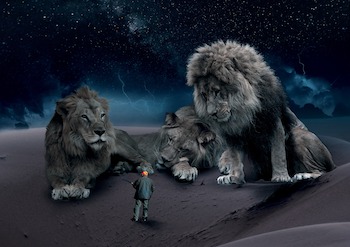 Dibujo de un cazador frente a tres leones gigantes con aspecto muy manso