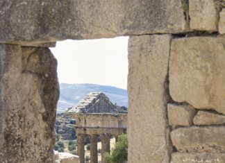 Una Minolta canaria Imagen del Capitolio de Dougga