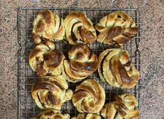 Repostería casera sin pretensiones: bollos de canela Bollos de canela horneados.