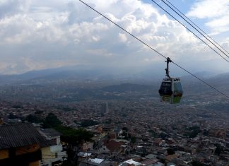 La vuelta al mundo en cuatro idiomas Metrocable de Medellín