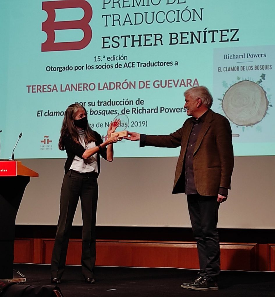 Teresa Lanero recoge el premio Esther Benítez