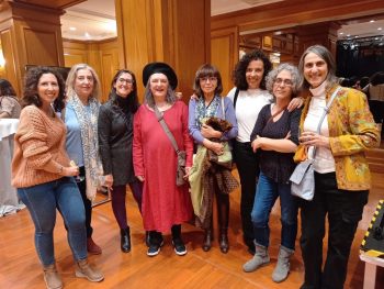 Alicia Martorell con otras socias de Asetrad.