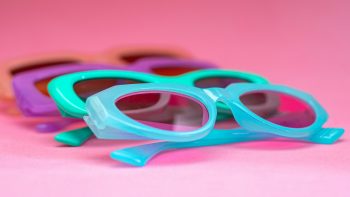 Gafas de distintos colores.