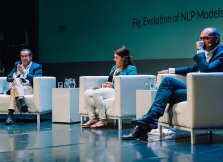 ‘Language Oddity’: la extrañeza del (lenguaje) humano ante la máquina (que contesta) Los participantes en la mesa redonda.