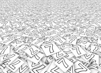 Siete Hojas con el número siete.